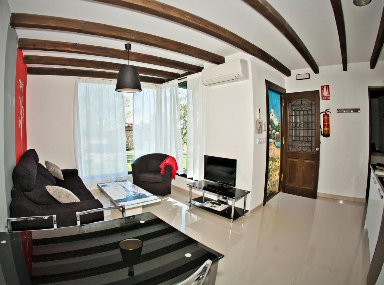 Apartamentos El Roble Valverde de la Vera 外观 照片